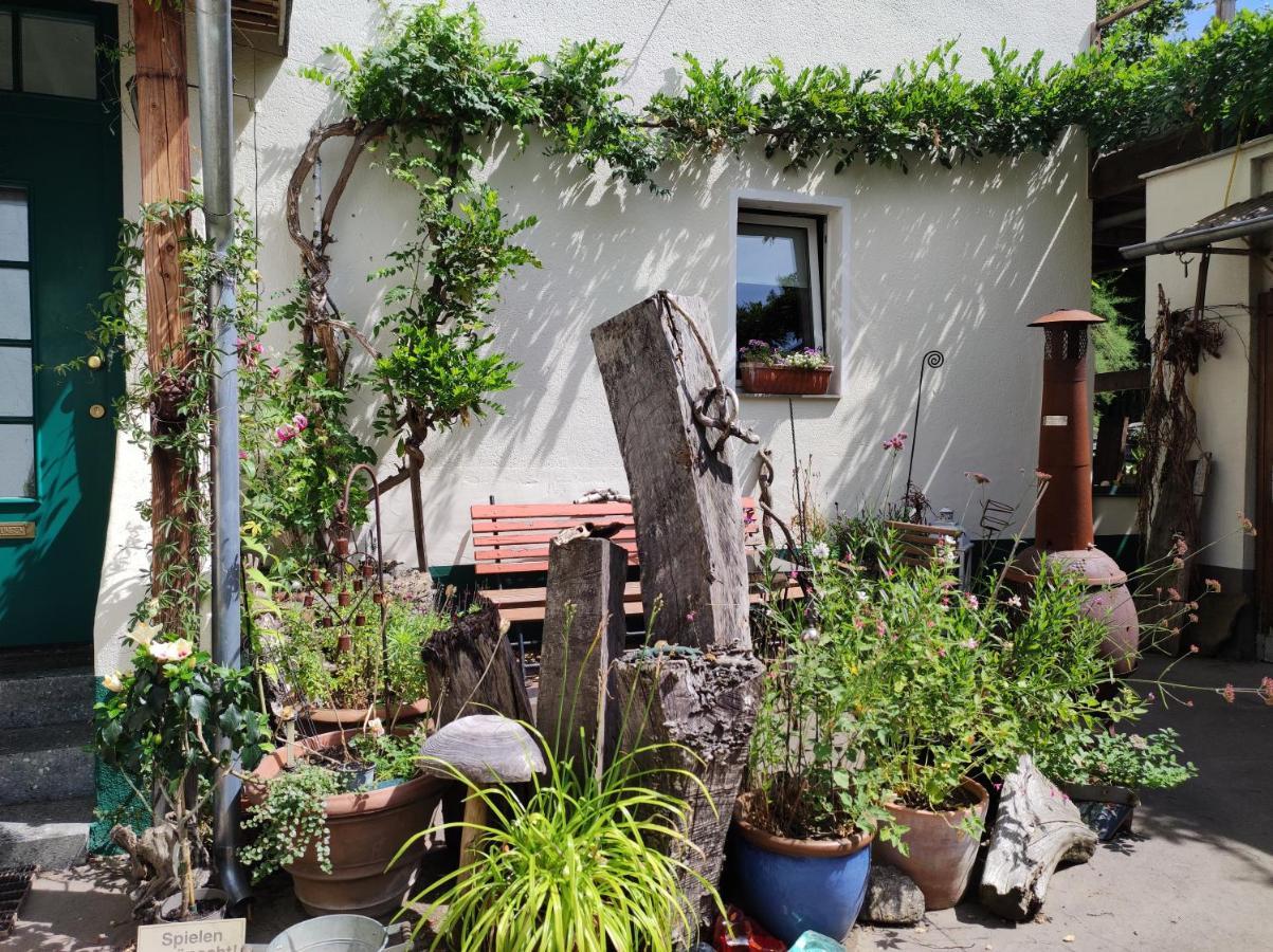 Gartenzimmer Mit Strassenbahn Zu Dom Und Messe Cologne Luaran gambar