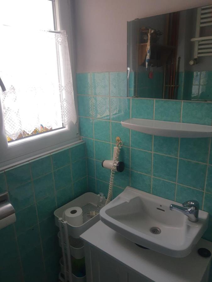 Gartenzimmer Mit Strassenbahn Zu Dom Und Messe Cologne Luaran gambar